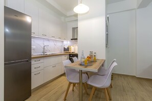 Departamento urbano | Cocina privada | Cafetera y tetera y tetera eléctrica 