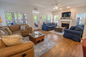 Smart-tv och eldstad