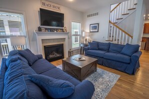 Smart TV, fireplace