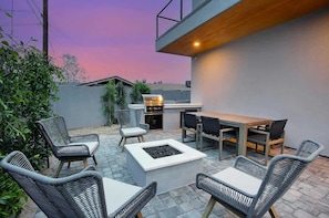 Outdoor dining - Old Town Scottsdale Stay with Pool, Hot Tub & BBQ (Scottsdale)