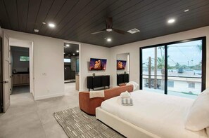 6 bedrooms, desk, iron/ironing board, WiFi - Old Town Scottsdale Stay with Pool, Hot Tub & BBQ (Scottsdale)