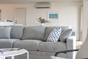 TV - Strandhytta 10 Cant Rd Goolwa South (Goolwa South)