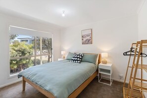5 bedrooms, iron/ironing board, WiFi