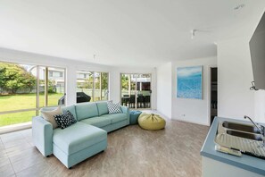 TV - Strandhytta 10 Cant Rd Goolwa South (Goolwa South)