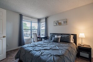 2 bedrooms, desk, iron/ironing board, free WiFi - Charming first floor  with mountain views  across from community amenities (Tucson)