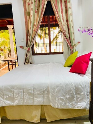4 bedrooms, WiFi, bed sheets - Villa 70-C (Dharga Town)