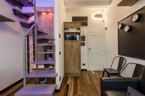 City Apartment | Living area | 40-inch flat-screen TV with digital channels - Loft 42 by Mmega (Florence)