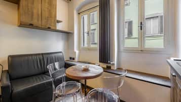 City Apartment | Ruang tamu | 40 inci televisyen skrin rata dengan digital
