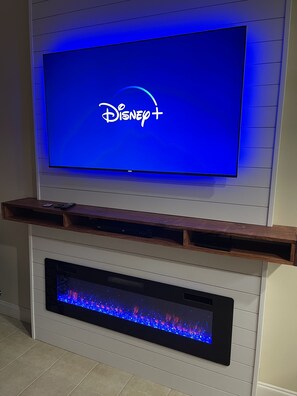 Interior - Waterfront condo minutes from Disney and Universal (Orlando)