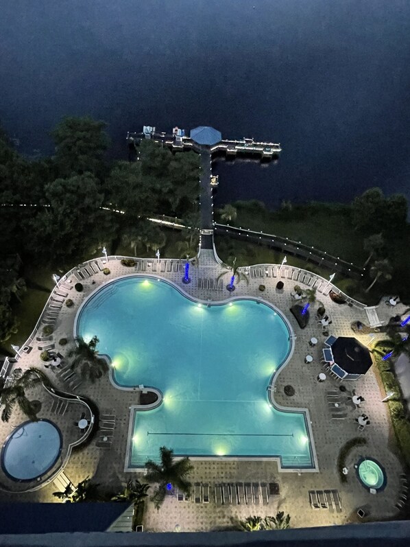 Outdoor pool, a heated pool - Waterfront condo minutes from Disney and Universal (Orlando)