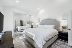 2 makuuhuonetta, silitysrauta/-lauta, ilmainen Wi-Fi, vuodevaatteet