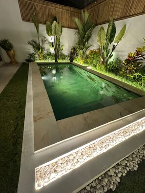 Kolam renang outdoor