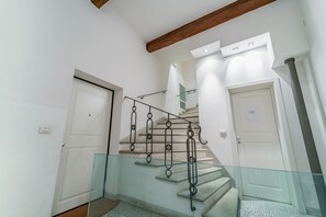 Staircase - Modern Flat - Borgonuovo 23 (Bologna)
