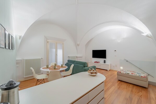 Classic Apartment | Living area - Modern Flat - Borgonuovo 23 (Bologna)