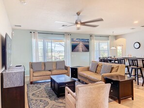 Smart TV - Tranquil Lake - Private Pool & Spa / Free BBQ Grill (Davenport)