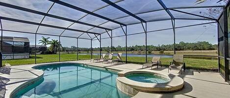 Een verwarmd zwembad