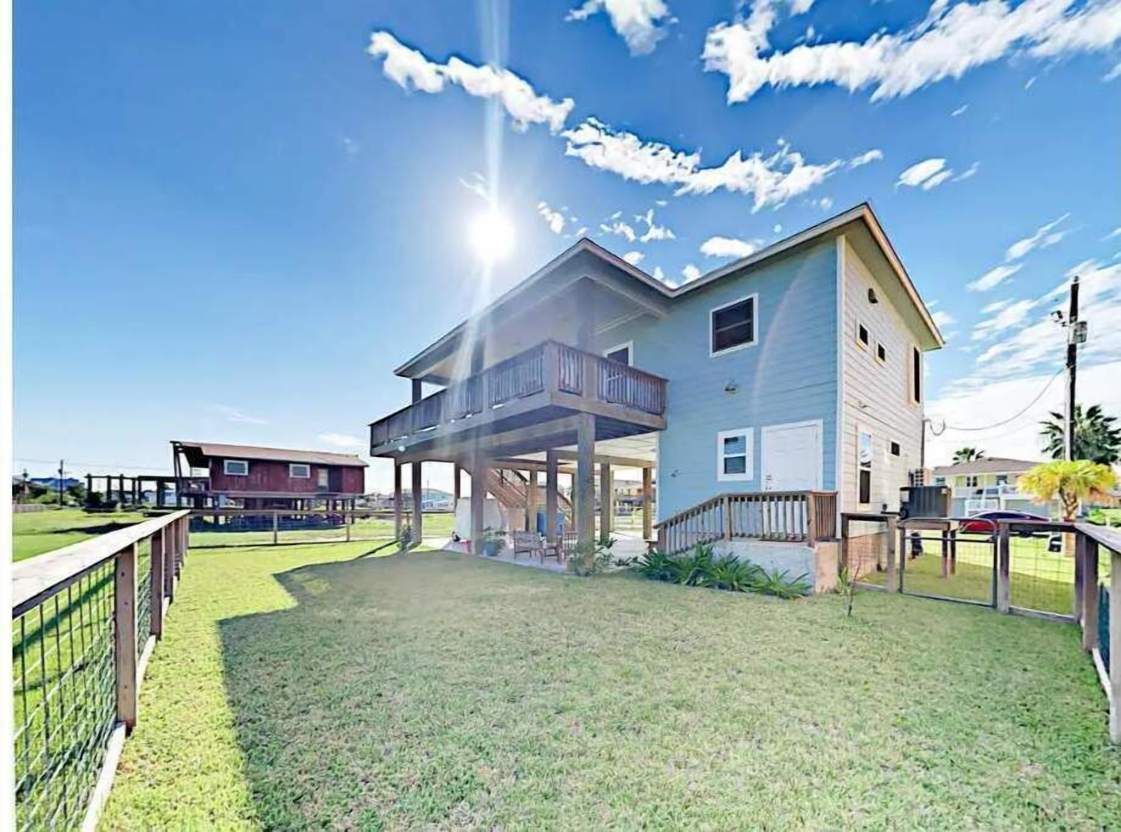 Magnolia Beach House : Boho style with ocean view!
