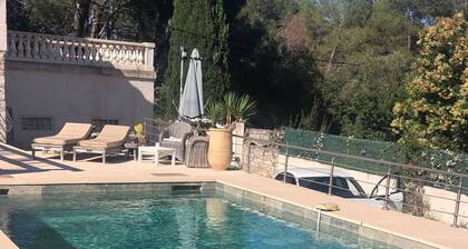 Villa 160 mÂČ 4 chambres 3 salles de bains avec grande piscine proche Valbonne