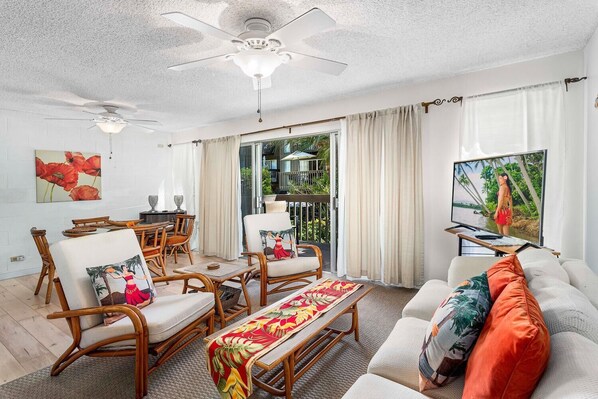 TV - Malia Kai#5: Beautiful Townhome in Heart of Kona Town: Walk to everything! (Kailua Kona)