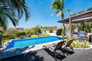 Pool - 8min Walk to Beach | Pool Villa | 24/7 Concierge (Tamarindo)