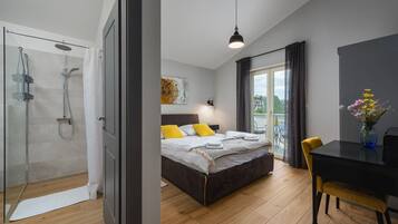 3 عدّة غرف نوم ومكواة/لوح كي وواي فاي وملاءات أسرّة