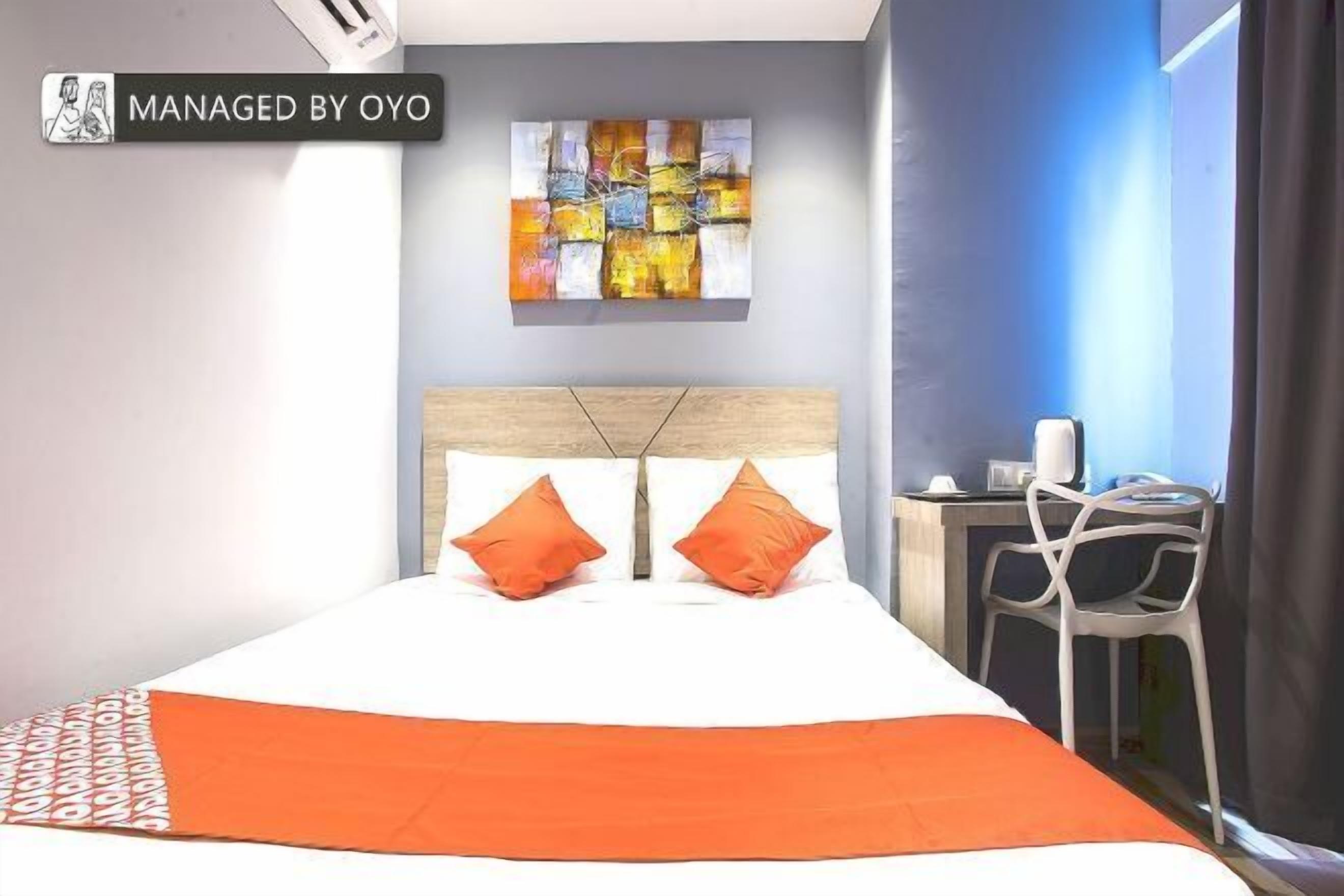 Desk, laptop workspace, free WiFi, bed sheets