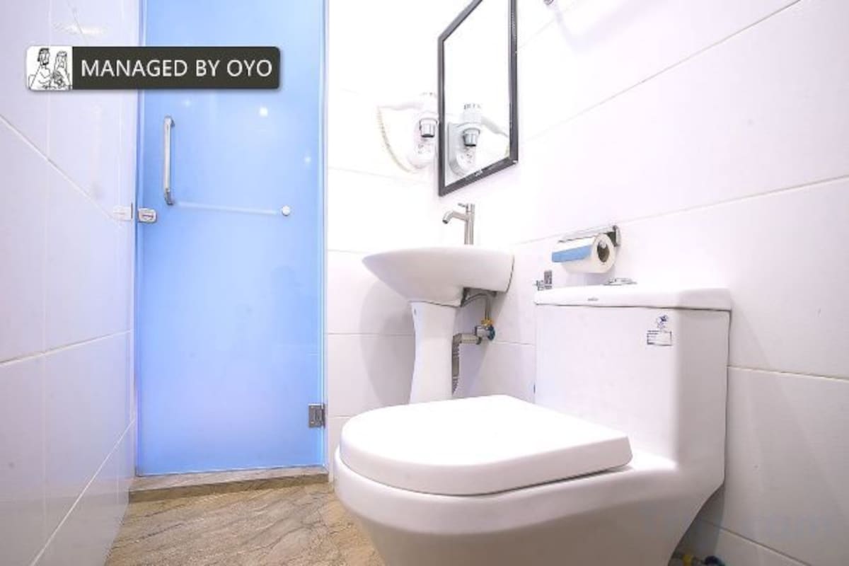 Dusche, Bidet, Handtücher, Toilettenpapier