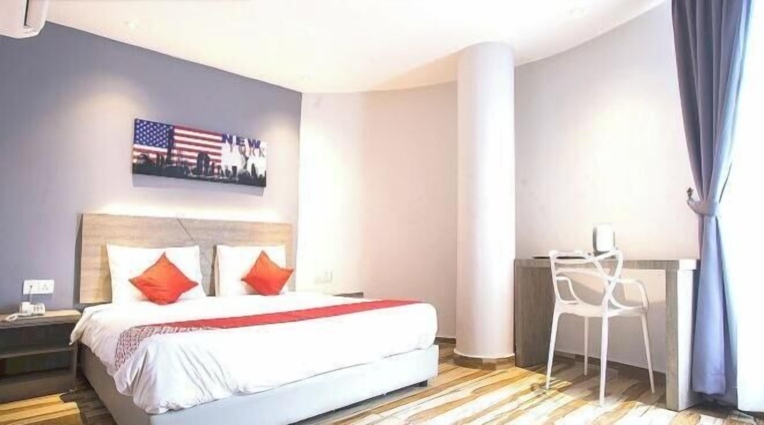 Desk, laptop workspace, free WiFi, bed sheets