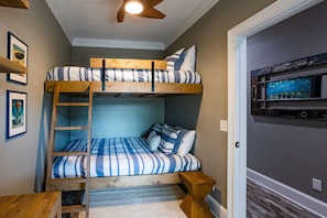 2 Schlafzimmer, Schreibtisch, Bügeleisen/Bügelbrett, WLAN