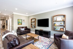 TV - Historic charm Modern Luxury (Batesville)