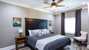 2 bedrooms, desk, iron/ironing board, WiFi