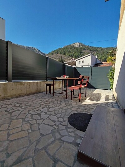 Lovely ground floor apartment with a sunny terrace