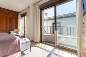 4 bedrooms, iron/ironing board, WiFi, bed sheets - Luxury apartment in city center. Puerta Real II (Granada)