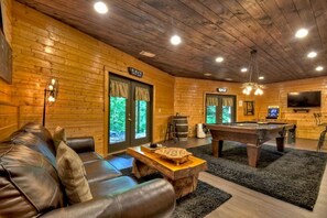 TV, fireplace - Escape to Tranquility: Sleepy Hollow Cabin Retreat (Ellijay)