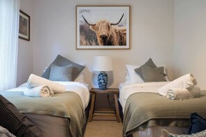 4 habitaciones, tabla de planchar con plancha, wifi y ropa de cama