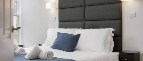 3 bedrooms, desk, free WiFi, bed sheets