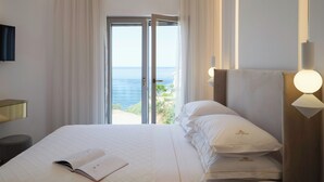 One Bedroom Suite with Sea View | Utsikt mot strand/hav