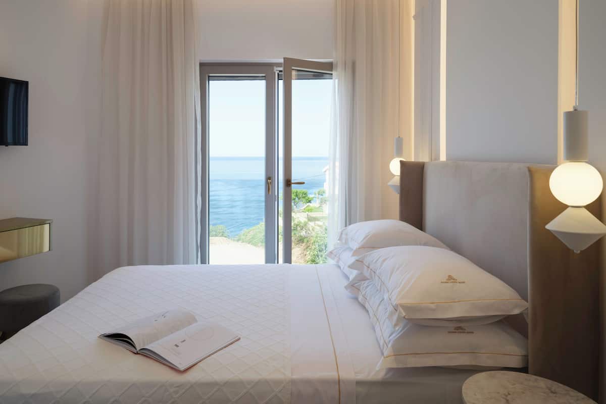 One Bedroom Suite with Sea View | Beach/ocean view