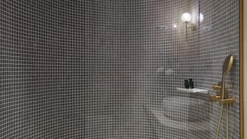 Superior One Bedroom Suite with Sea View | Bathroom | Shower, free toiletries, hair dryer, towels