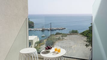 Family Two Bedroom Suite with Sea View | Terasz/udvar