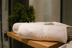 客房内保险箱、免费 WiFi