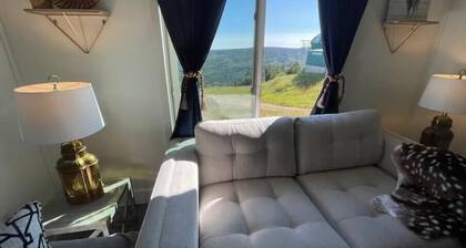 Luxury 1BR, ski in/out at Snowshoe!