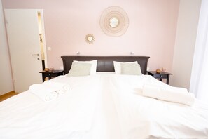 2 bedrooms, iron/ironing board, WiFi, bed sheets
