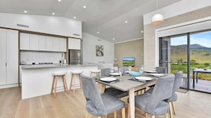 Dining - Somerville Wines Lux Escape  3-Bedroom Cottage Near Broke Wineries (Broke)