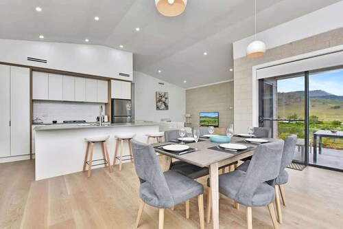 Somerville Wines Lux Escape 3-Bedroom Cottage