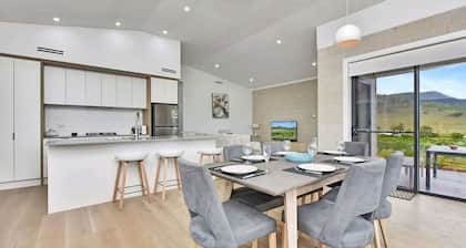 Somerville Wines Lux Escape 3-Bedroom Cottage