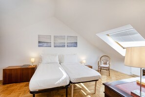 4 bedrooms, iron/ironing board, free WiFi, bed sheets - Seaview Apartment with Garden in Recco by Wonderful Italy (Recco)