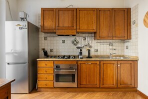 Frigorifero, microonde, forno, lavastoviglie
