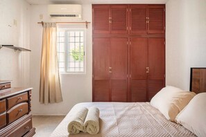 1 bedroom, iron/ironing board, free WiFi, bed sheets - Cozy house in beautiful Cancún with AC, WiFi (Cancún)