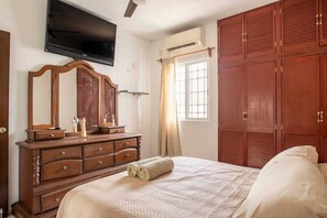 1 chambre, fer et planche à repasser, accès au Wi-Fi (inclus)